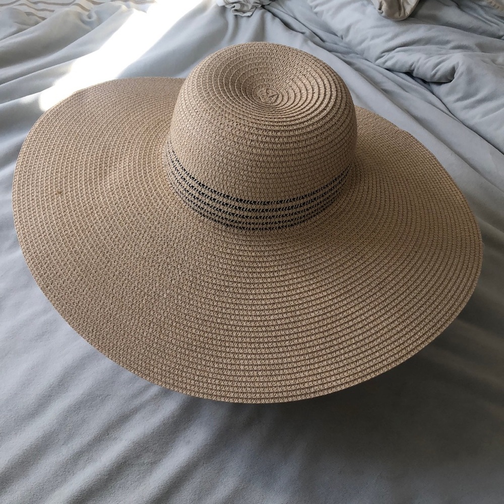 Wide brimmed sun hat